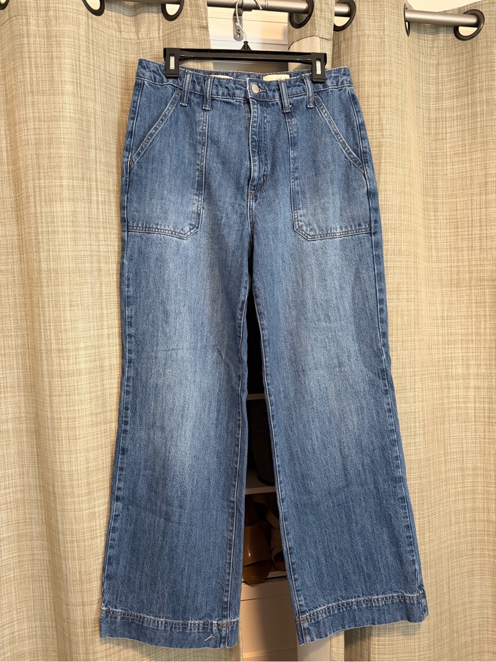 Universal Thread Light-Medium Blue Wide-Leg Jeans